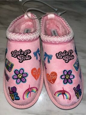 New Steve Madden Pink Fuzzy Slippers Size 5 Women Fits Youth 3 Cozy Cute
